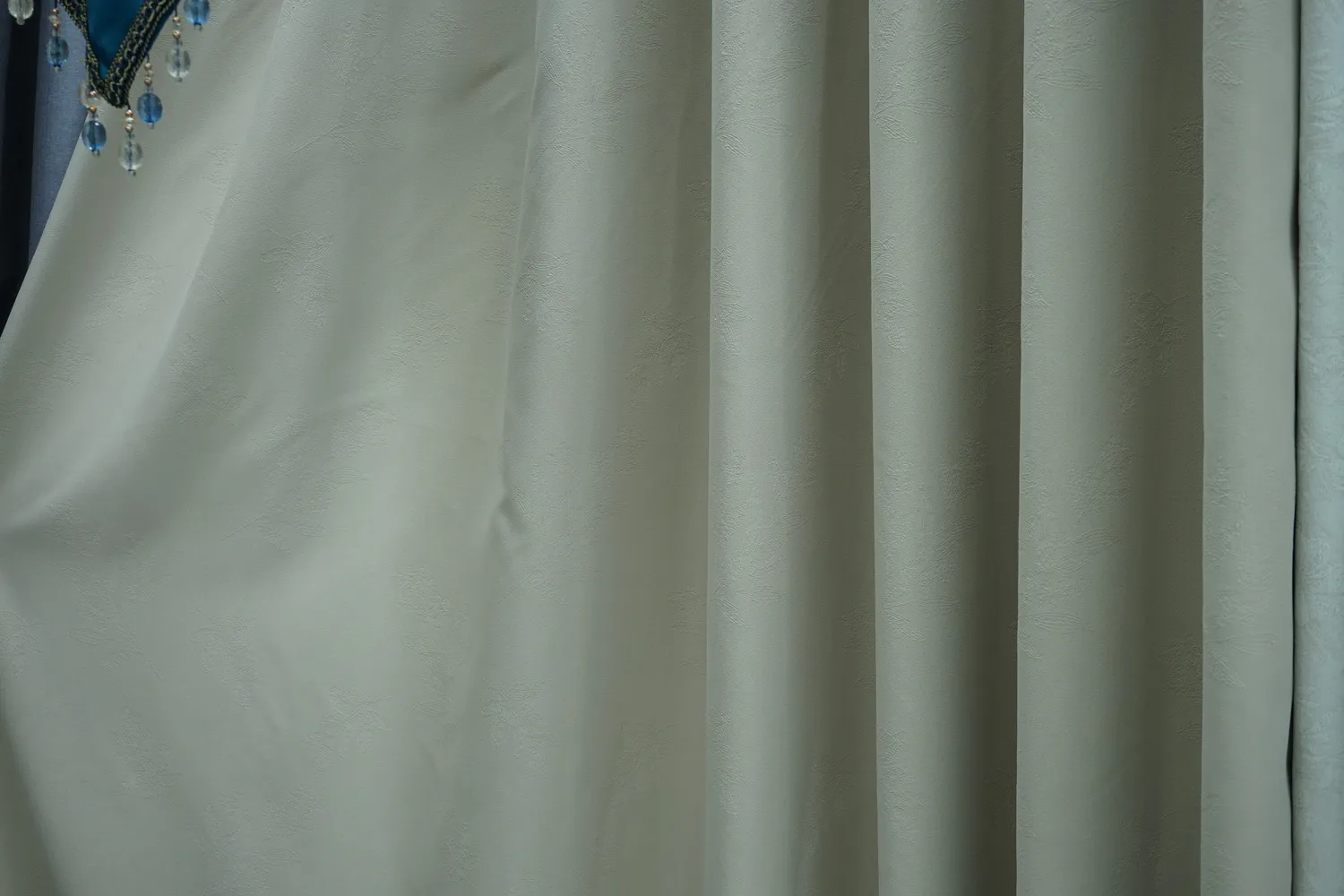Luxury Jacquard curtain (3) Luxury Jacquard Curtain - ST04 - Image 1