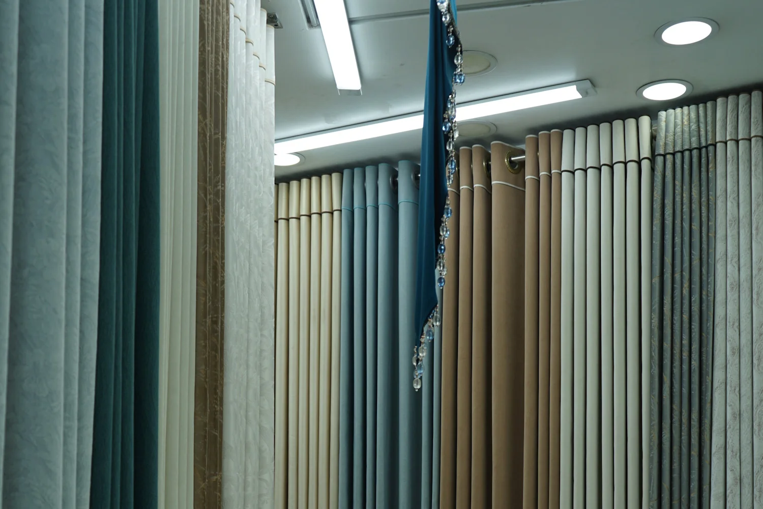 Luxury Jacquard Curtain - ST16 Luxury Jacquard Curtain - ST16 - Image 1