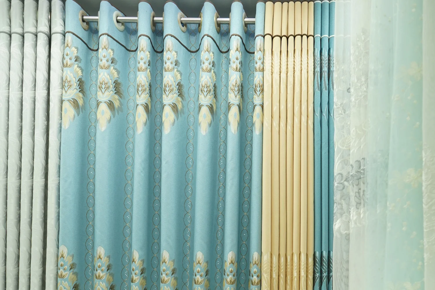 Luxury Printed Curtain – ST06 Luxury Printed Curtain – ST06 - Image 1