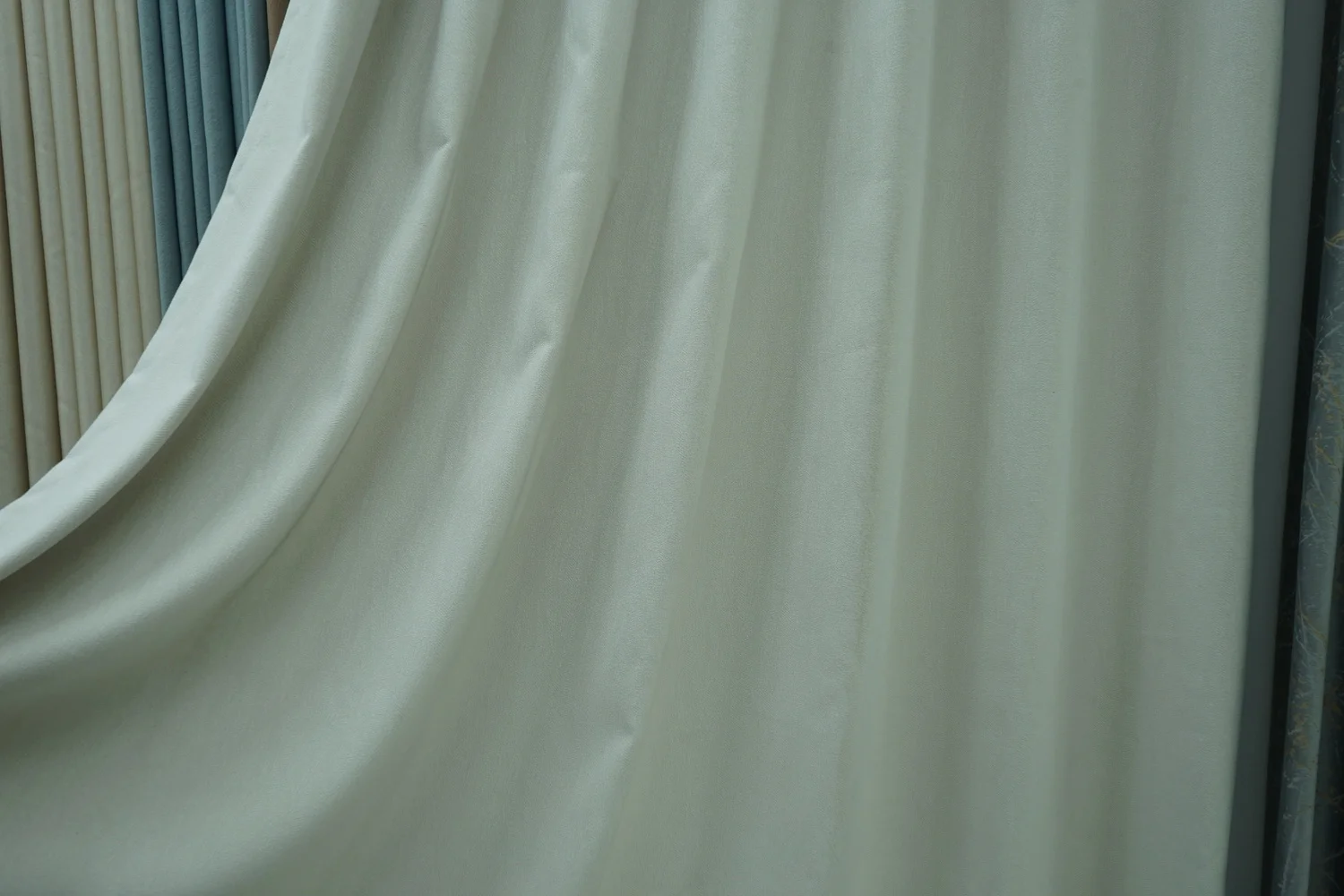 Luxury Solid Curtain - ST05 Luxury Solid Curtain - ST05 - Image 1